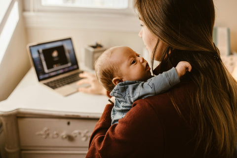 Az anyai multitasking művészete – avagy hogyan legyünk egyszerre mindenhol?